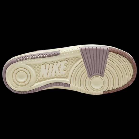 *NEW* Nike Gamma Force Womens 9 Smokey Mauve/Lt Bone/Platinum Violet Sneakers - Picture 4 of 5